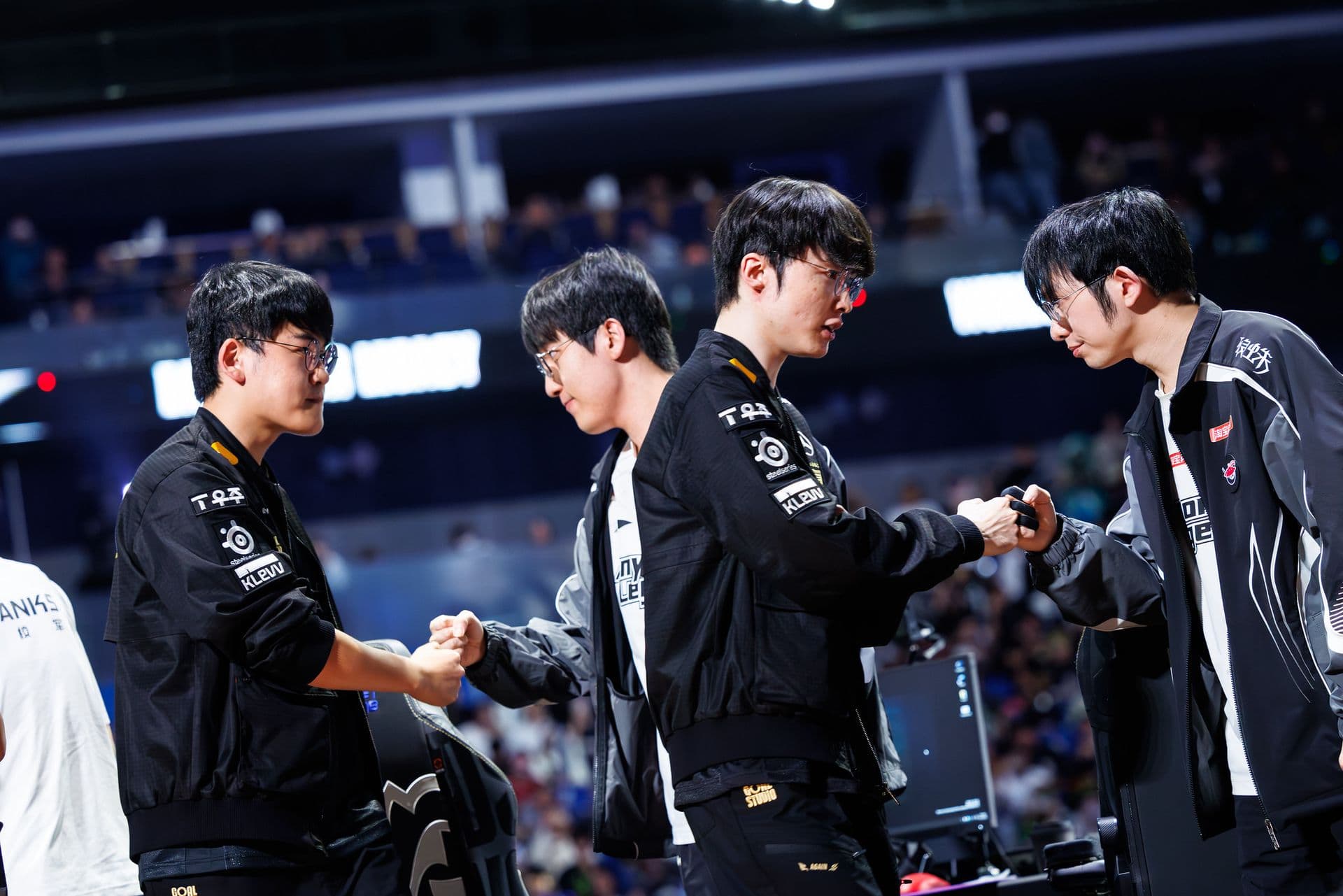 AL against T1 at Worlds 2025