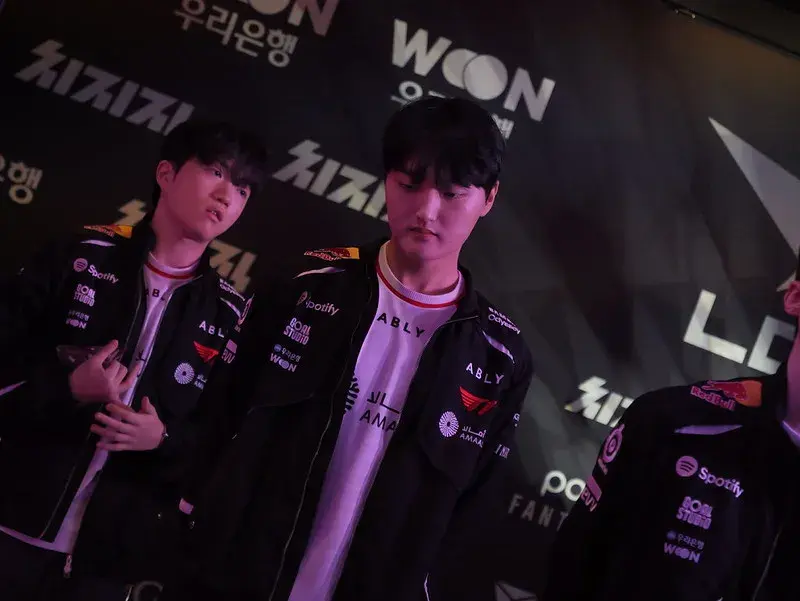T1 botlane