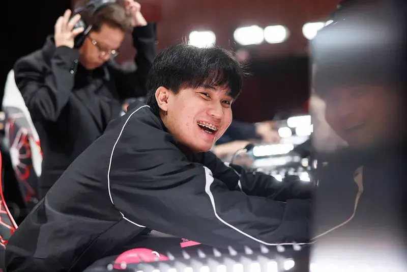 hiztooo smile